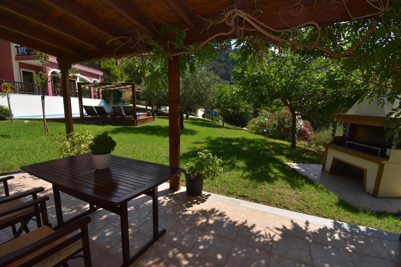 Corfu Resorts Apartments Pelekas Bagian luar foto