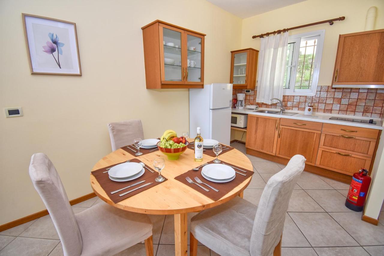 Corfu Resorts Apartments Pelekas Bagian luar foto